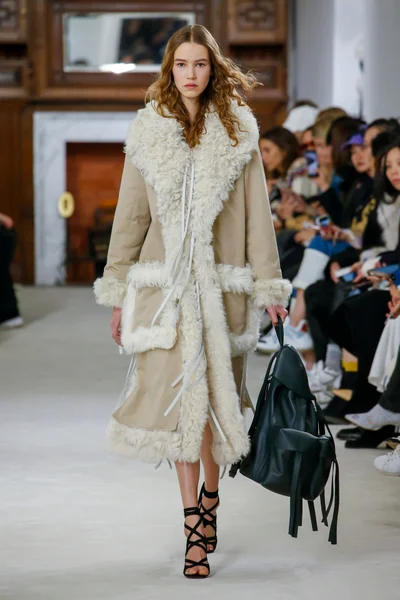 Look 27